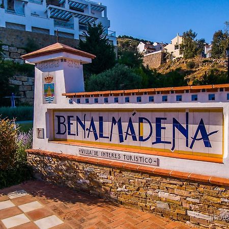 Apartamentos Los Cisnes - 2º Linea De Playa - Perfecta Ubicacion Benalmádena Kültér fotó