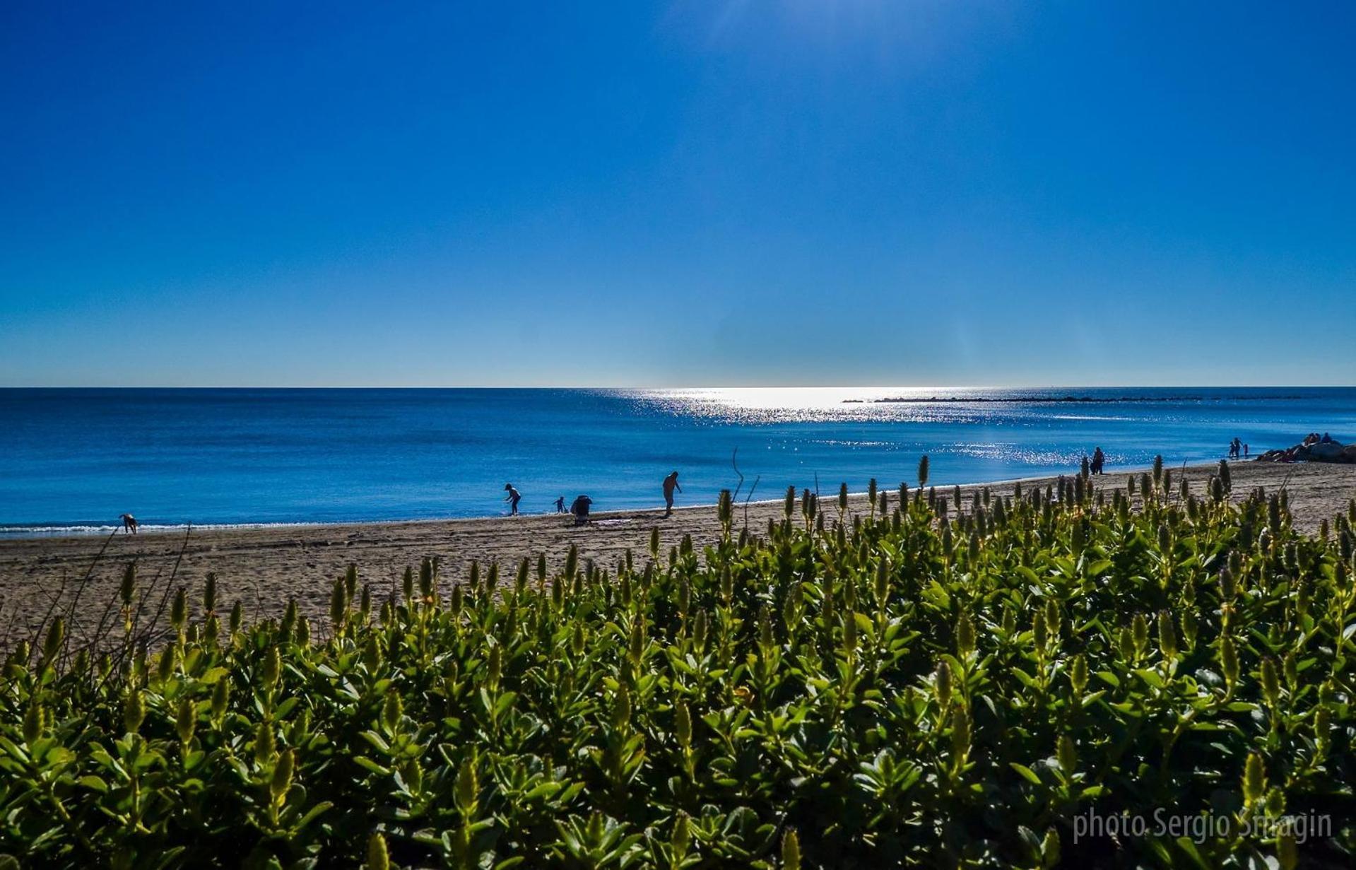 Apartamentos Los Cisnes - 2º Linea De Playa - Perfecta Ubicacion Benalmádena Kültér fotó