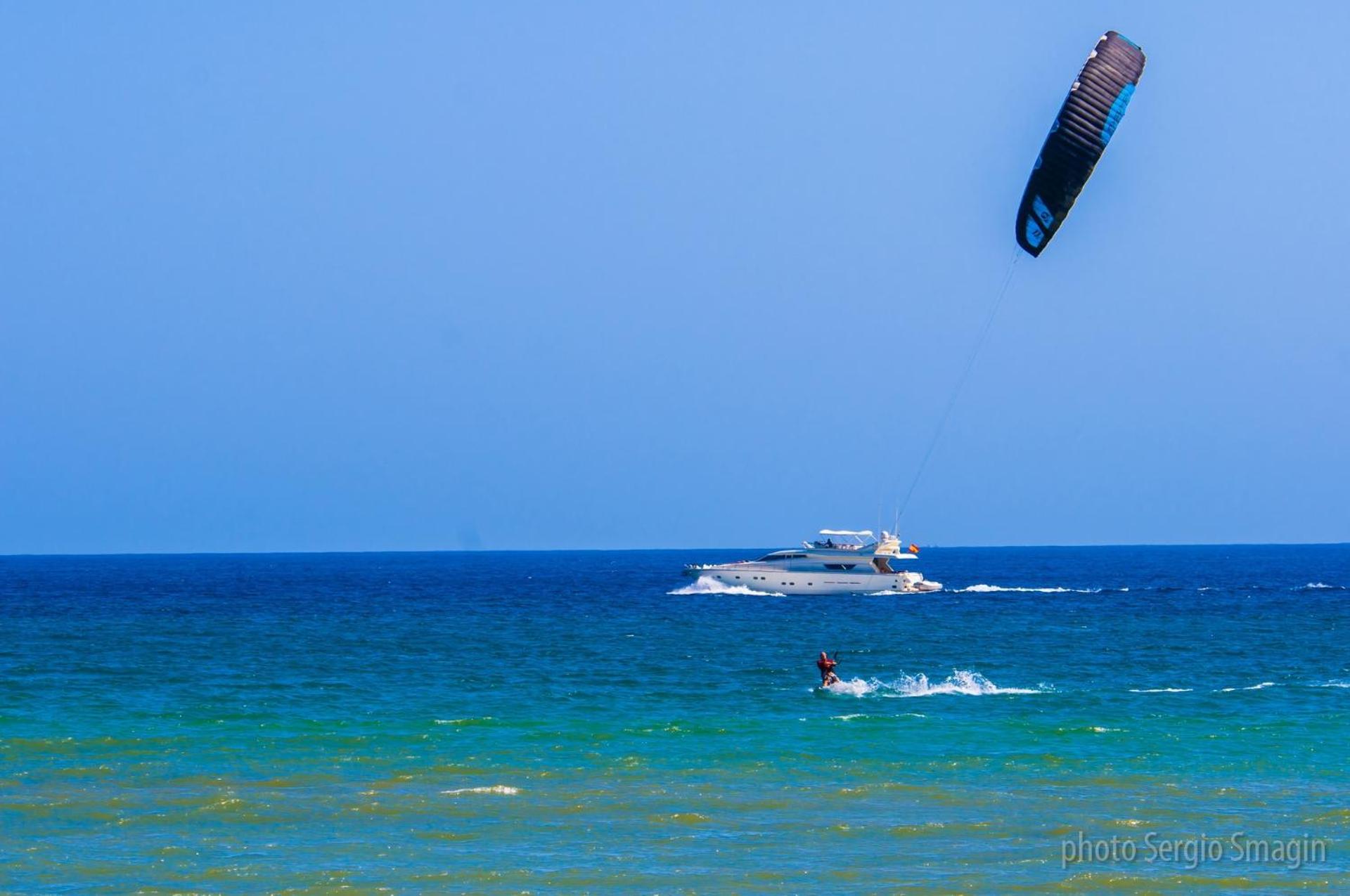 Apartamentos Los Cisnes - 2º Linea De Playa - Perfecta Ubicacion Benalmádena Kültér fotó
