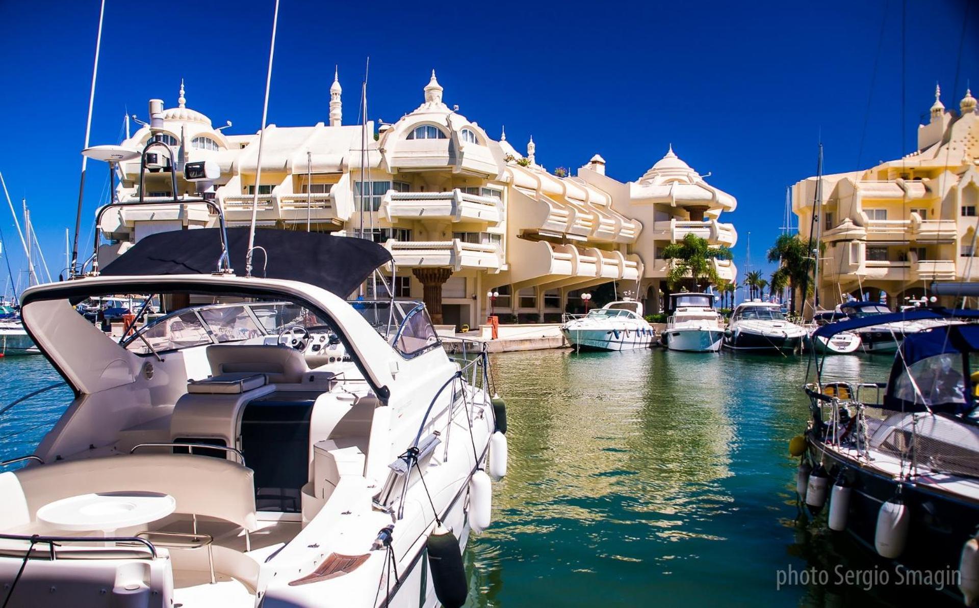 Apartamentos Los Cisnes - 2º Linea De Playa - Perfecta Ubicacion Benalmádena Kültér fotó