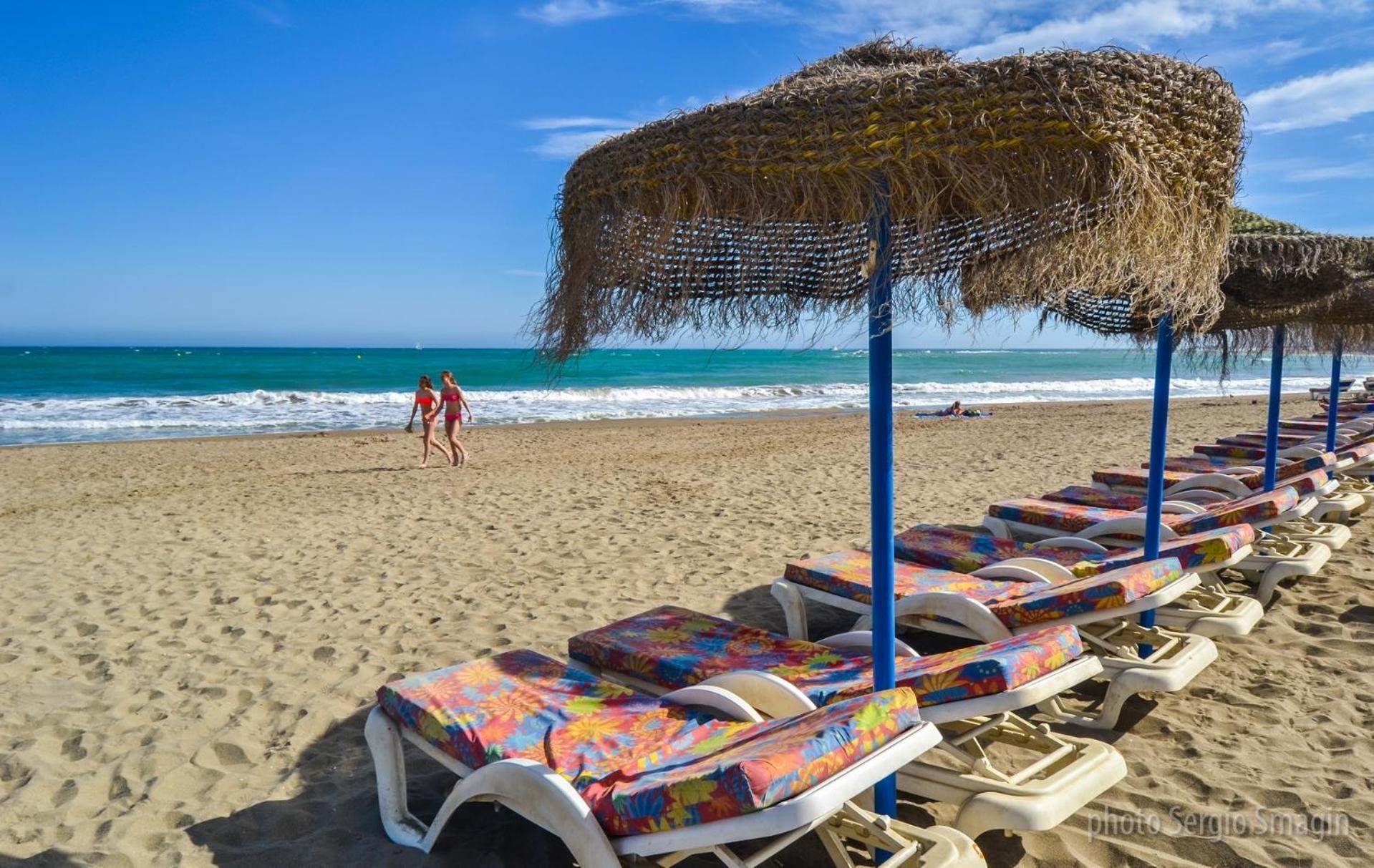 Apartamentos Los Cisnes - 2º Linea De Playa - Perfecta Ubicacion Benalmádena Kültér fotó