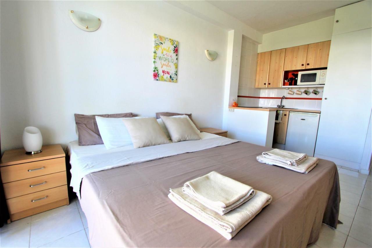 Apartamentos Los Cisnes - 2º Linea De Playa - Perfecta Ubicacion Benalmádena Kültér fotó