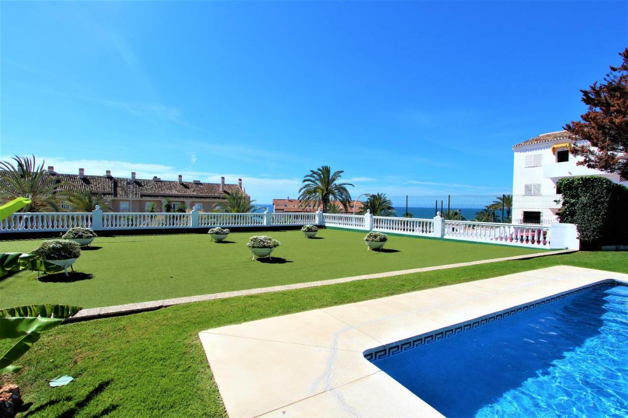 Apartamentos Los Cisnes - 2º Linea De Playa - Perfecta Ubicacion Benalmádena Kültér fotó