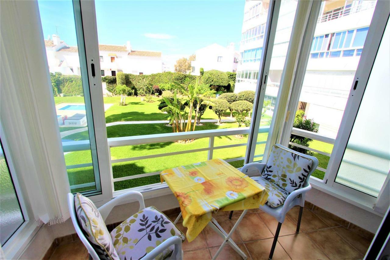 Apartamentos Los Cisnes - 2º Linea De Playa - Perfecta Ubicacion Benalmádena Kültér fotó