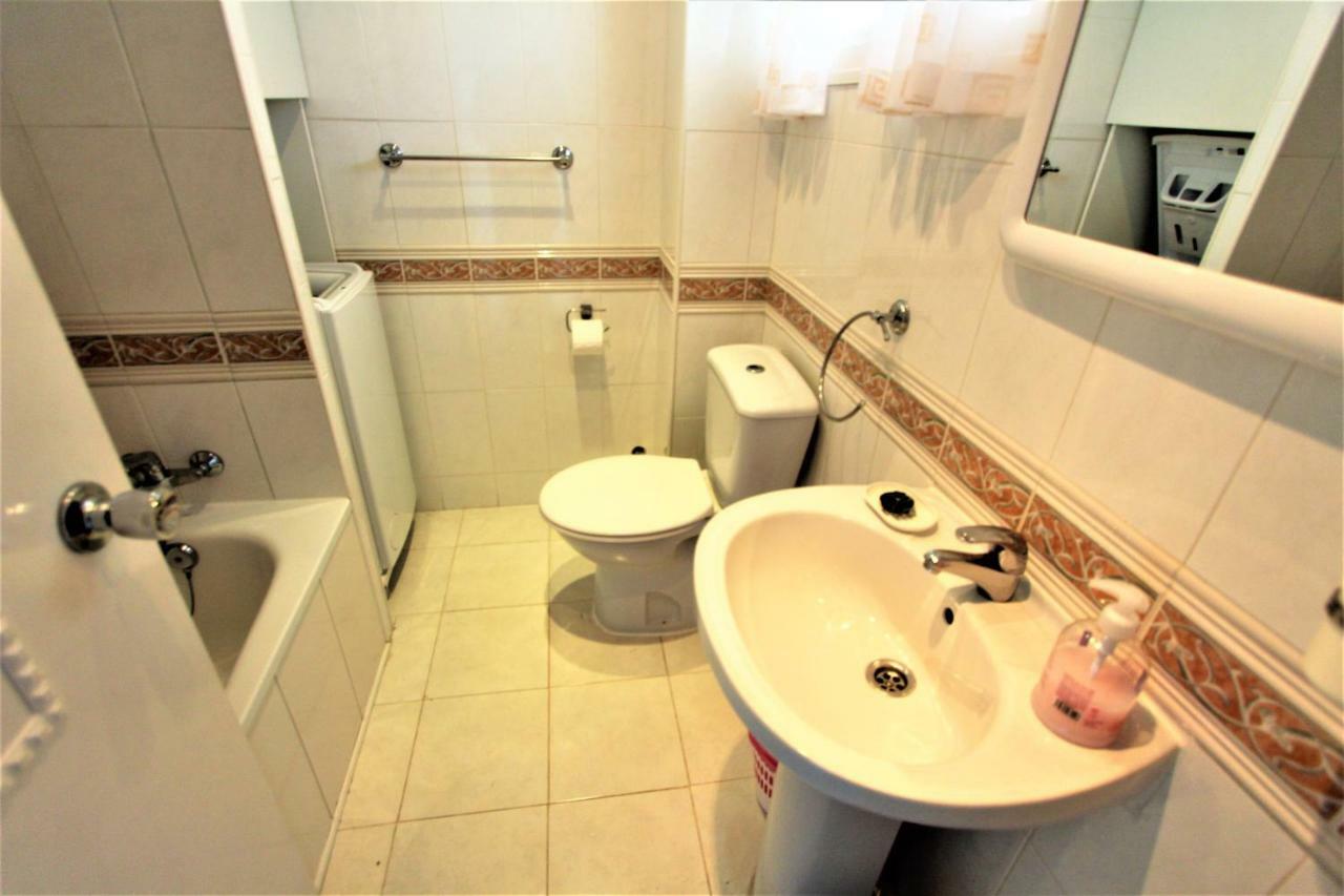 Apartamentos Los Cisnes - 2º Linea De Playa - Perfecta Ubicacion Benalmádena Kültér fotó