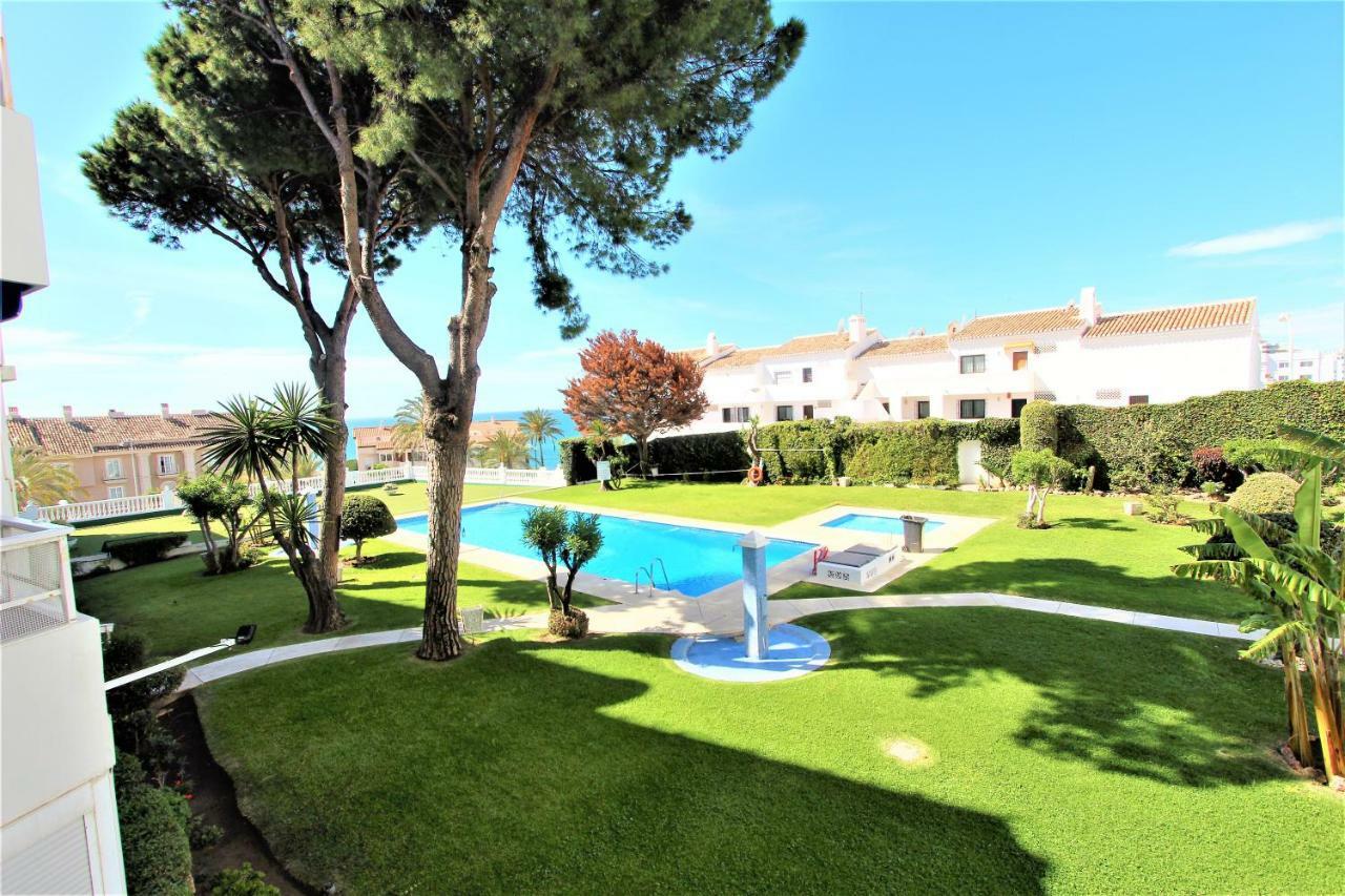 Apartamentos Los Cisnes - 2º Linea De Playa - Perfecta Ubicacion Benalmádena Kültér fotó
