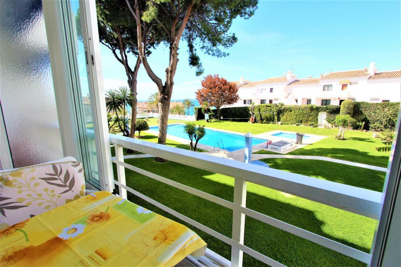 Apartamentos Los Cisnes - 2º Linea De Playa - Perfecta Ubicacion Benalmádena Kültér fotó